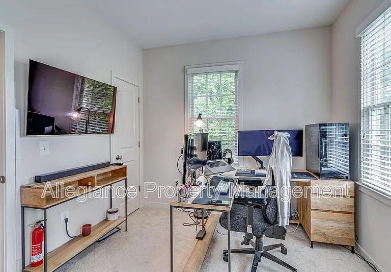 944 N Columbus St — Photo 16