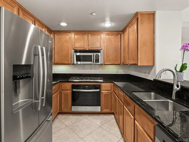 301 W G St #307 — Photo 2