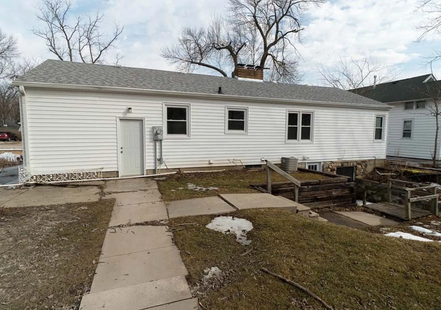 2503 Iowa St - Cedar Falls — Photo 3