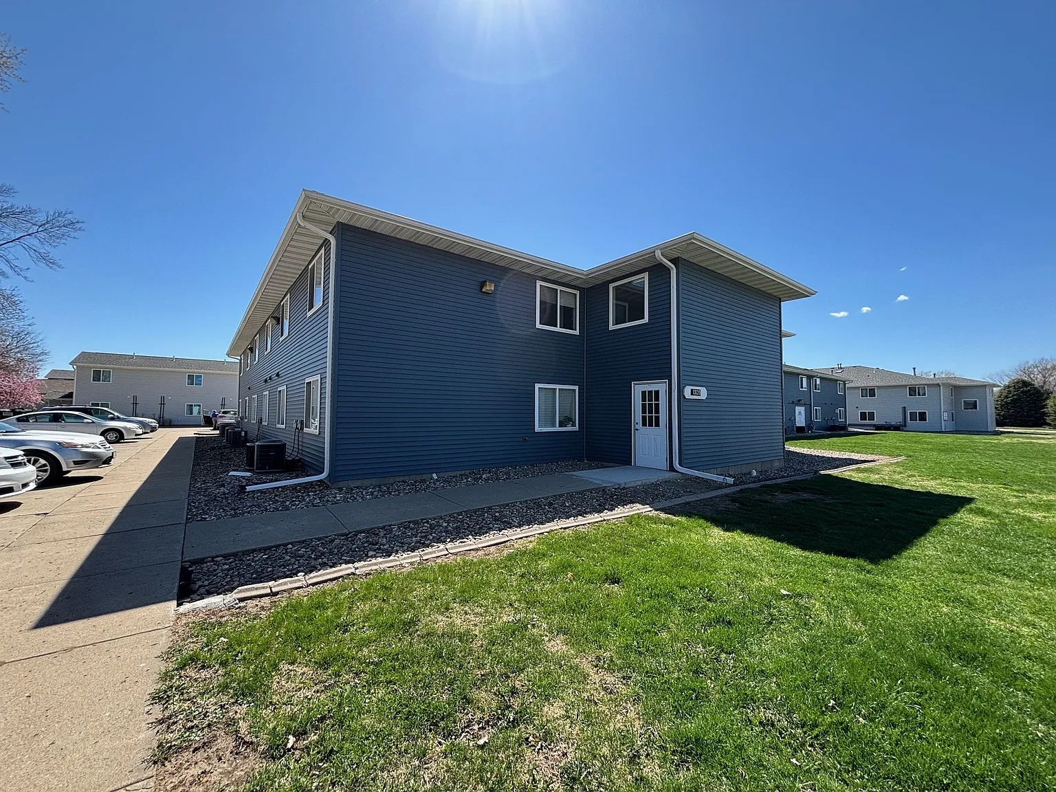 Lincoln Apartments — Photo 4