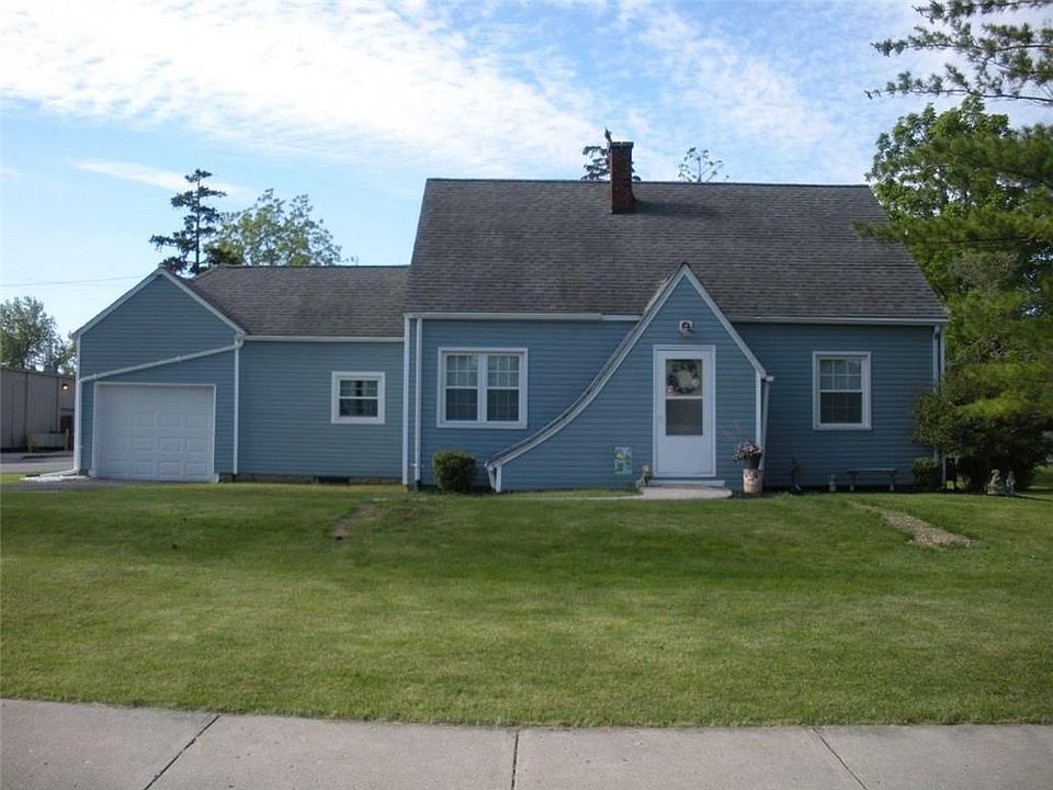 1st image of 512 E Main St