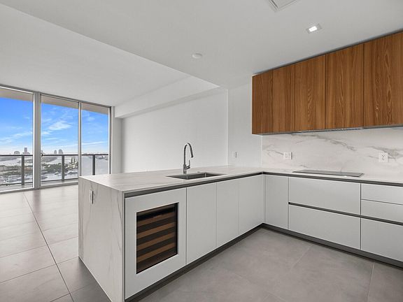 5th image of 1400 Biscayne Blvd #3204