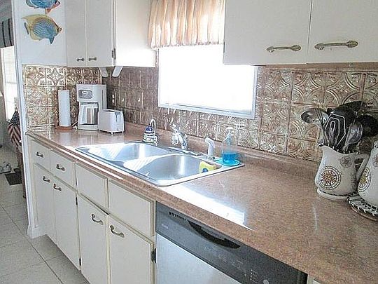 2nd image of 2 Violetta Ln