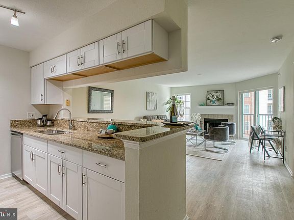 5th image of 3309 Wyndham Cres #3174