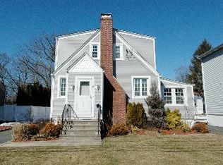 10 Collins Ter, Livingston, NJ 07039