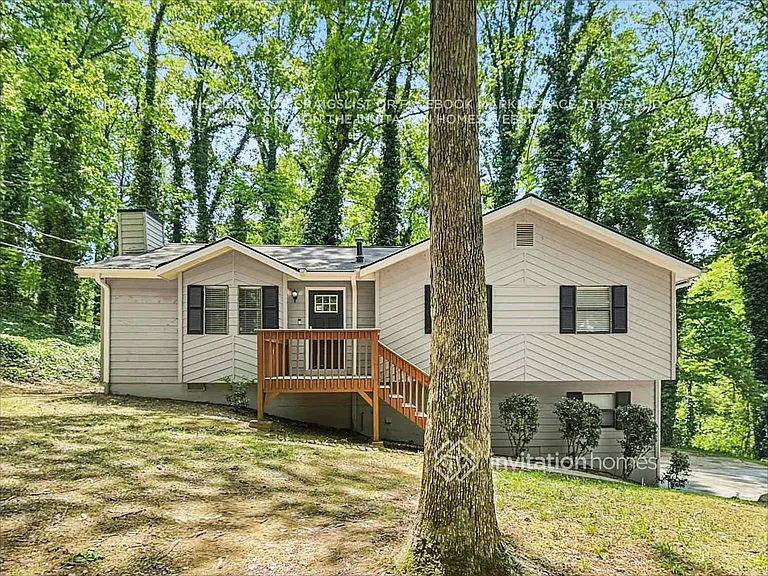 1023 Lakewood Dr — Photo 4