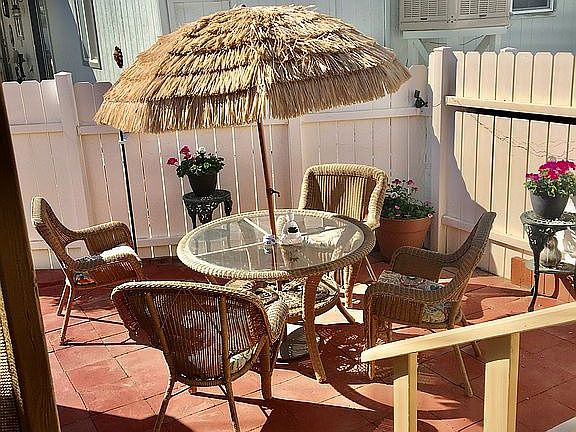 Patio area off of deck 