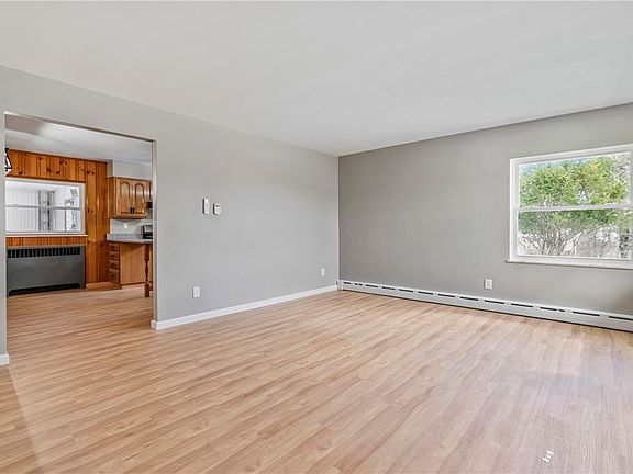5th image of 299 Charles St