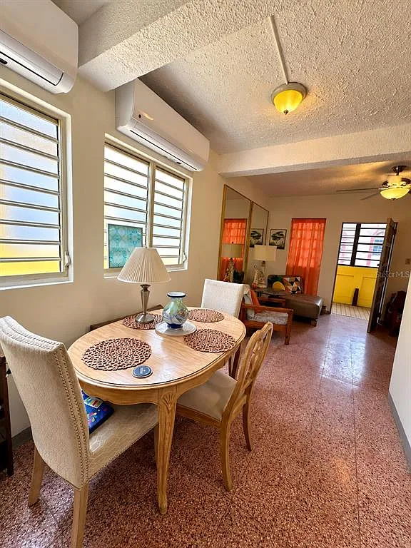3 bed, 1.0 bath, 750 sqft, $1,050 — Photo 1