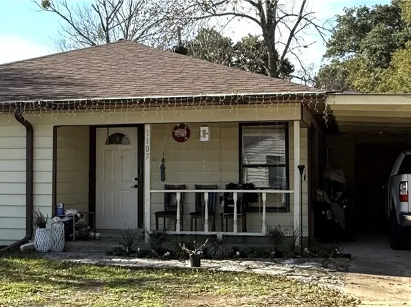 1107 E 30th St, Bryan, TX 77802