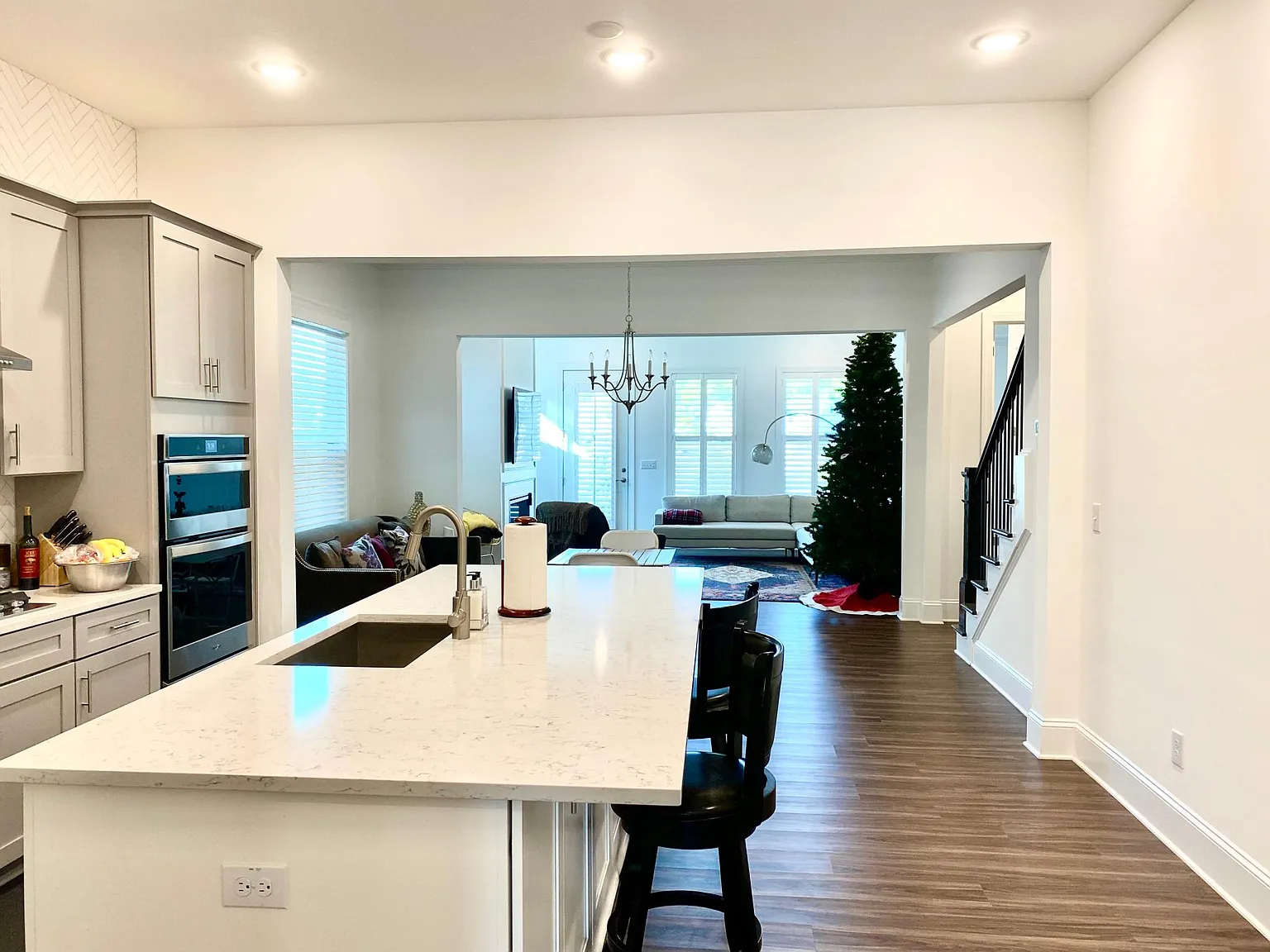 3 bed, 3.5 bath, 2864 sqft, $3,300 — Photo 3