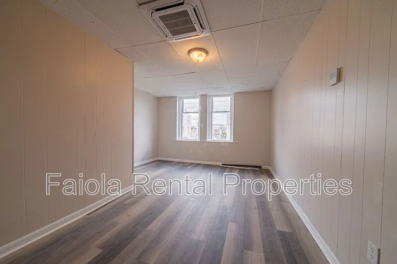1 bed, 1.0 bath, 368 sqft, $1,000 — Photo 2