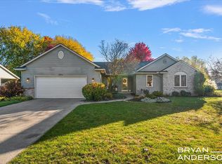 2104 Lamont Ct NW, Grand Rapids, MI