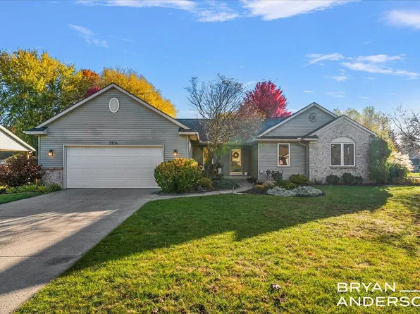 2104 Lamont Ct NW, Grand Rapids, MI 49534