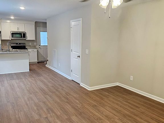 5th image of 841 Cumberland Dr #B