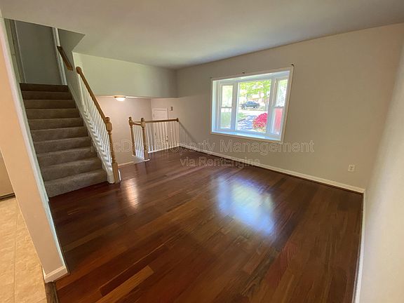 4th image of 6022 Battlefield Green Dr
