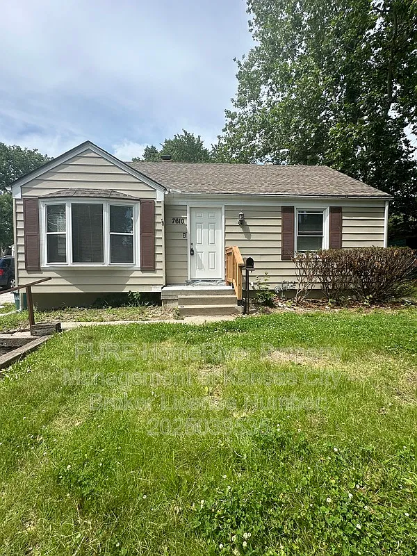 3 bed, 1.5 bath, 1316 sqft, $1,450 — Photo 1