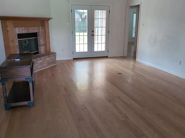 7647 Rosewood Dr — Photo 2