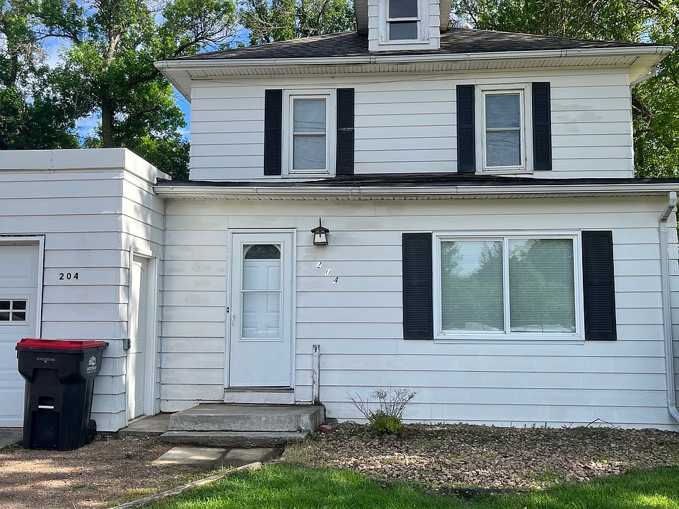 1st image of 204 W 11th St