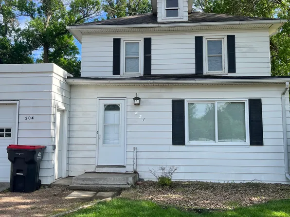 204 W 11th St, Redwood Falls, MN 56283