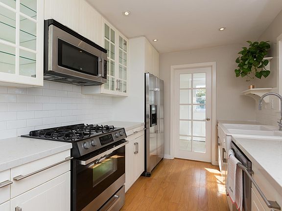 2nd image of 650 Plumosa Ave