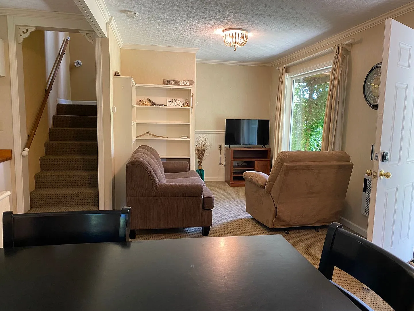 Long Beach Peninsula 2 Bedroom Home W/ Hot Tub, Furnished Mid-Term — Photo 1