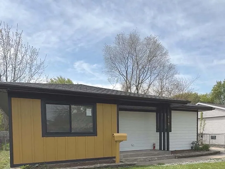 939 S Fletcher Dr — Photo 1