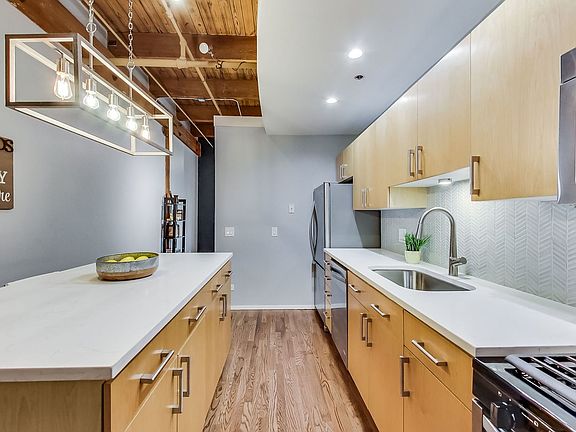 4th image of 2300 W Wabansia Ave APT 218