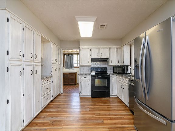 4th image of 231 Grant Cir