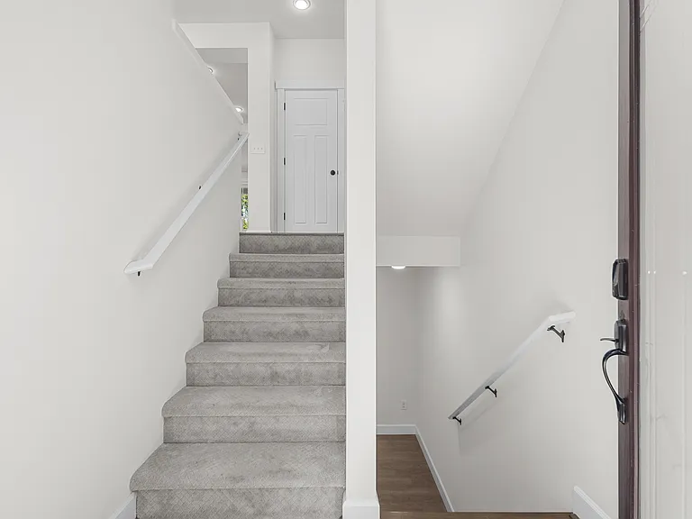 1382 Chelsea Walk NE — Photo 4