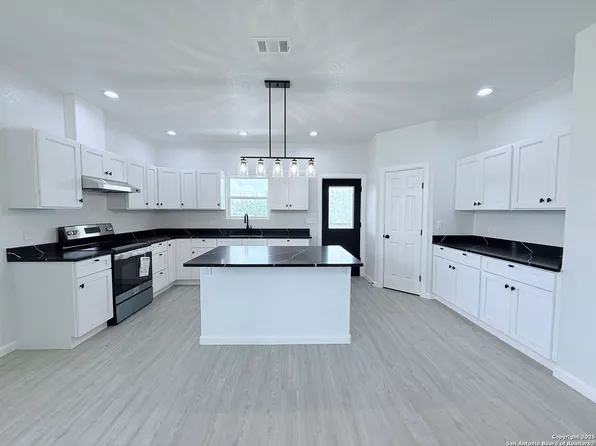 104 Flor Del Sol, San Antonio, TX 78264