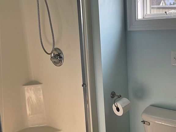 5th image of 374 Frontier Ave