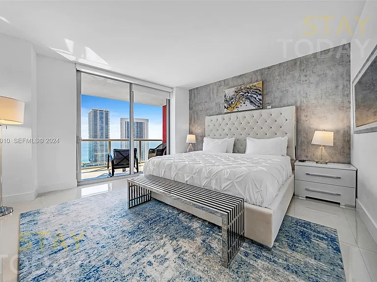 2600 E Hallandale Beach Blvd — Photo 6