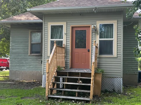 119 3rd Ave, Franklin, MN 55333