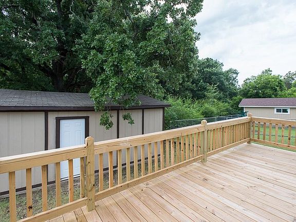 5th image of 430 Admiral Dr