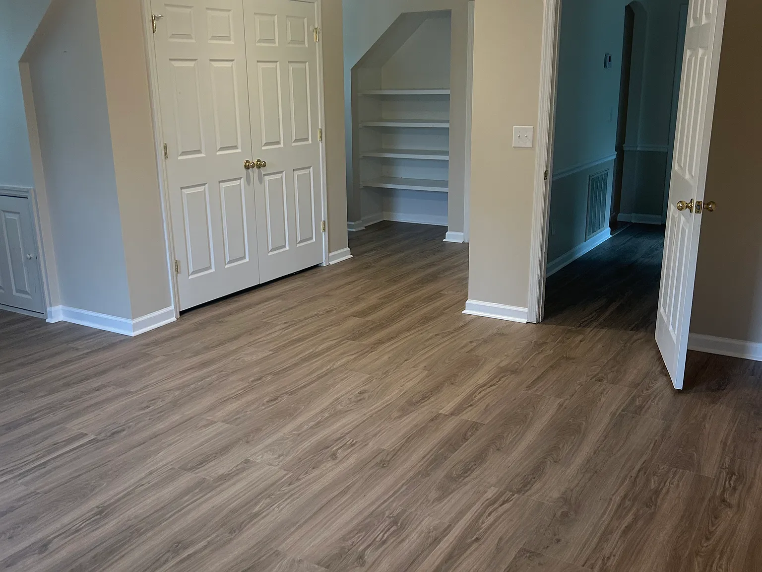 5 bed, 1982 sqft, $2,700 — Photo 1