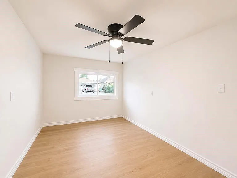 705 Texas Ave #B — Photo 11