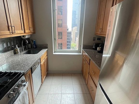 4th image of 145 E 48th St APT 17F