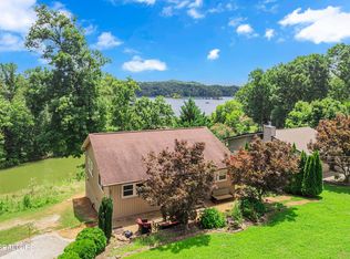 2038 Glenbrook Ln, Dandridge, TN 37725