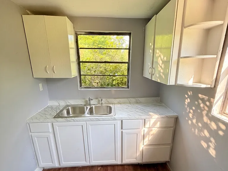 1221 Maple St — Photo 29