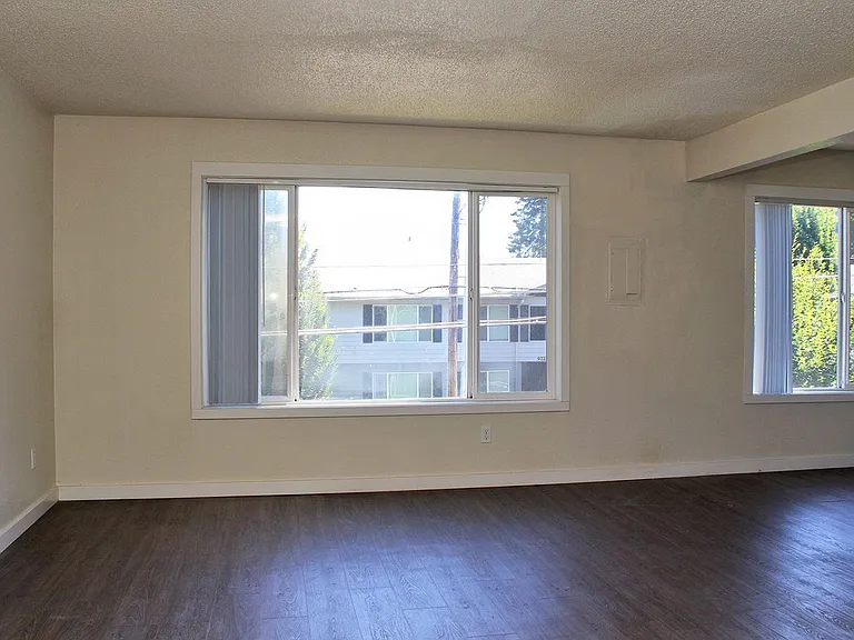 9222 N Lombard St — Photo 9