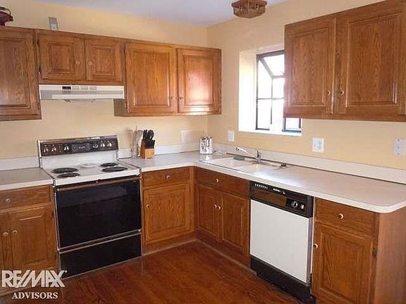 5th image of 42184 Lochmoor St