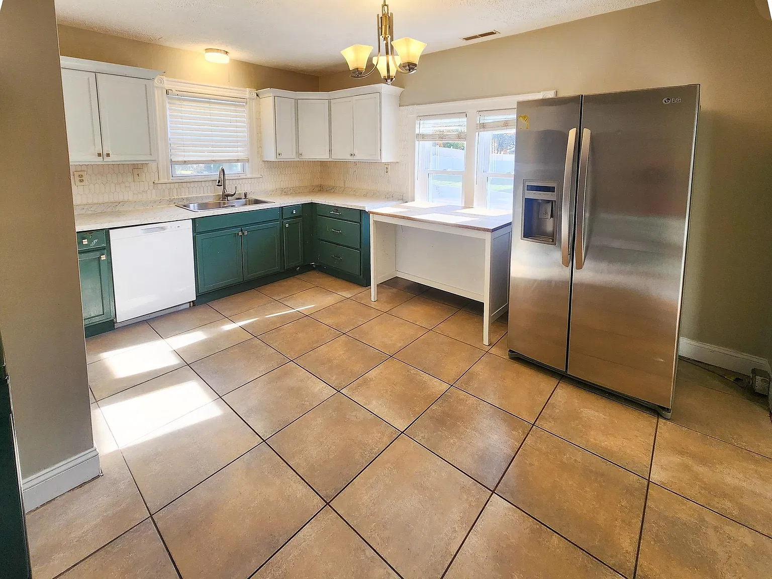 3 bed, 2.0 bath, 1654 sqft, $3,000 — Photo 4