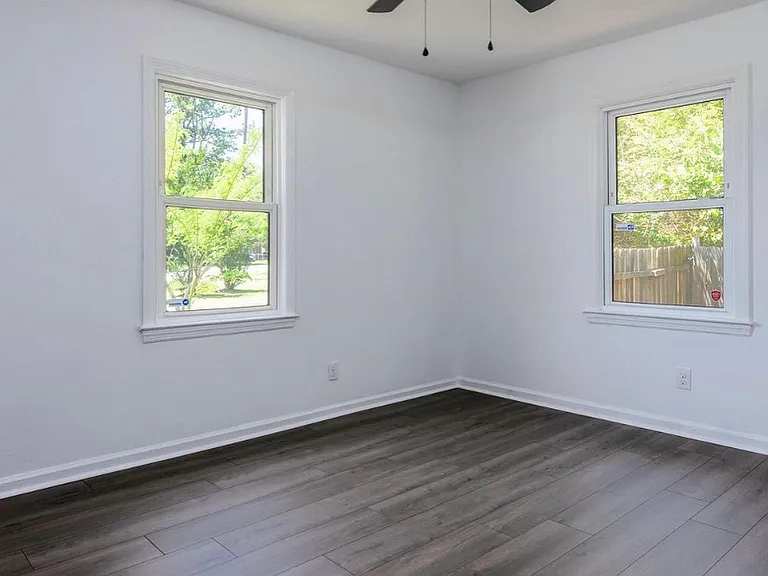 431 Sarah Dr — Photo 8