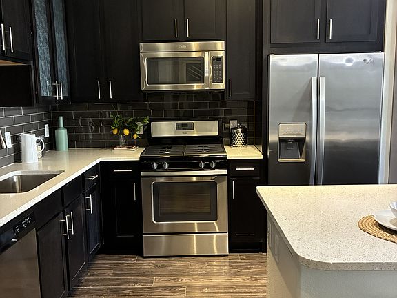 2nd image of 835 N Wilcrest Dr