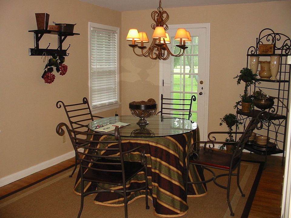 Dining Room - hardwood floors