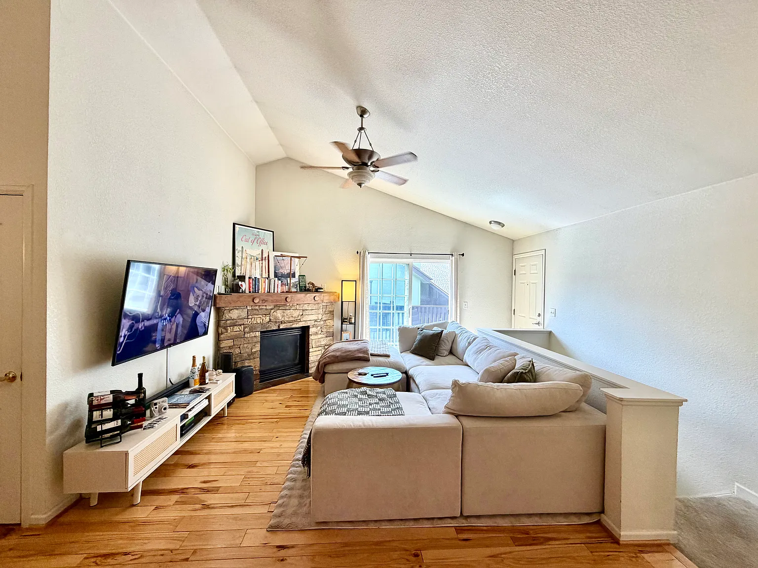 2 bed, 993 sqft, $3,150 — Photo 1