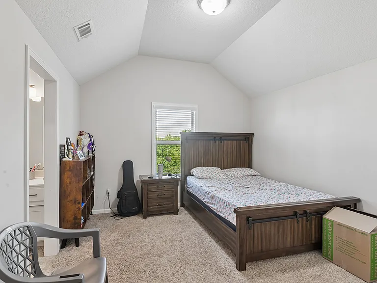 16324 Farley St — Photo 34