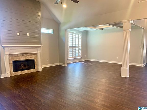 3rd image of 352 Strathaven Cir