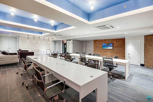 Rented by EXR | media 82